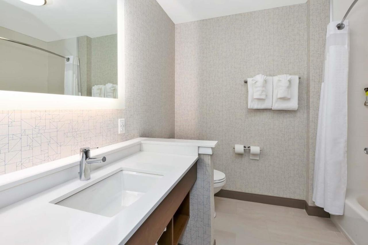 Holiday Inn Express & Suites - Grand Rapids Airport - South By Ihg Bagian luar foto