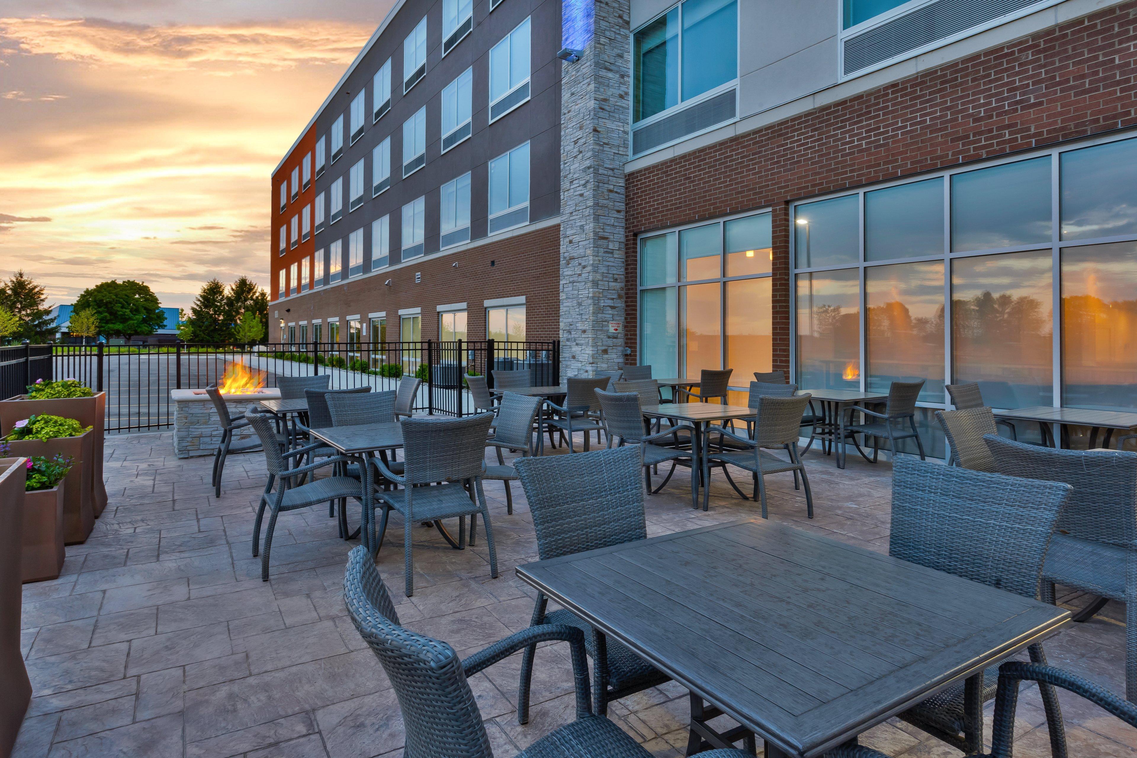 Holiday Inn Express & Suites - Grand Rapids Airport - South By Ihg Bagian luar foto